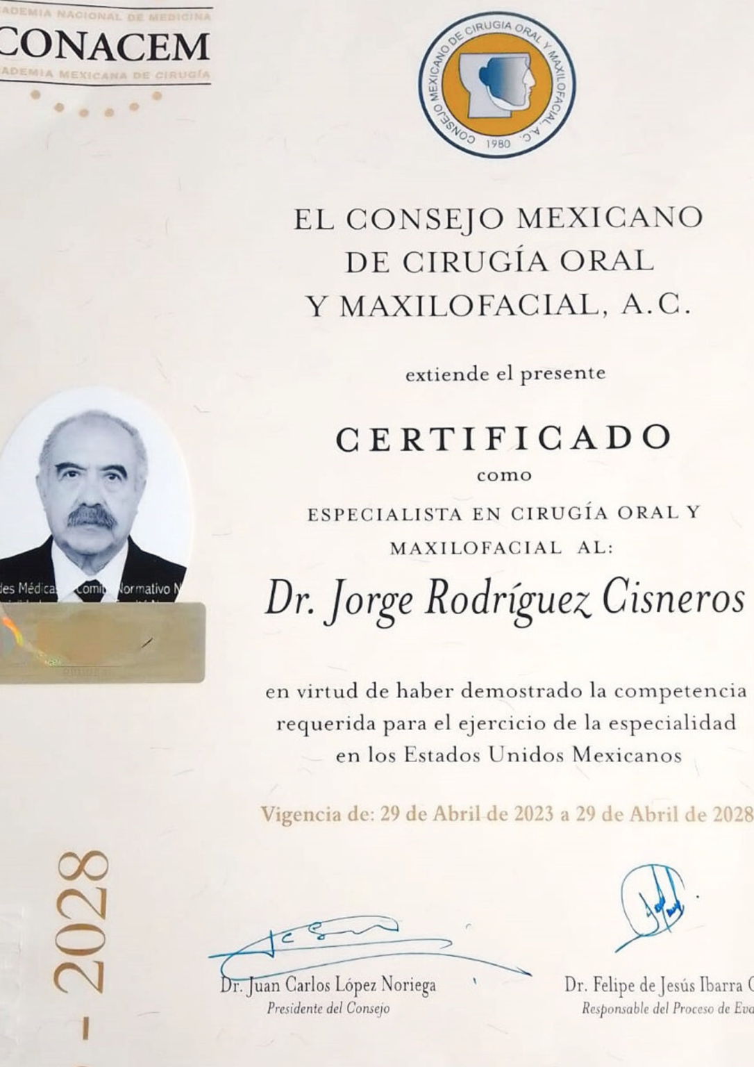Certificado 2028 de cirugía oral y maxilofacial en Tijuana por el Consejo Mexicano de Cirugía Oral y Maxilofacial, renovado por el Dr. Rodríguez Cisneros.
