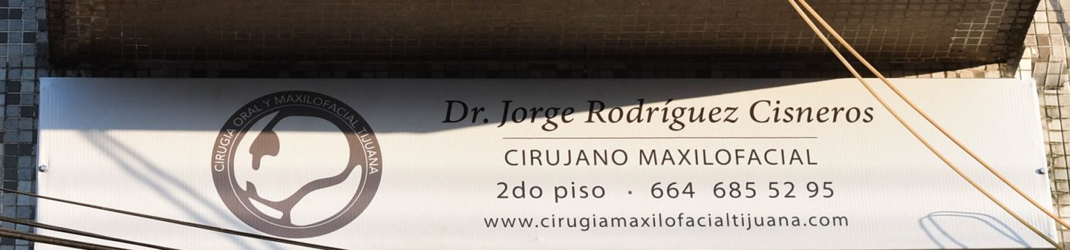 Dr-jorge-rodriguez-cisneros-maxilofaciall-por-fuera-consultorio